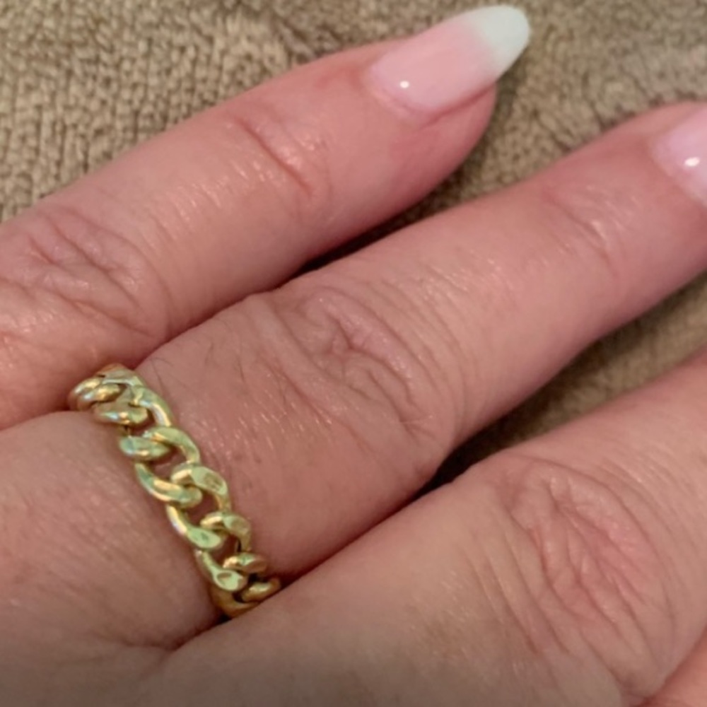 18 K solid pure gold Italian new style Ring size 6